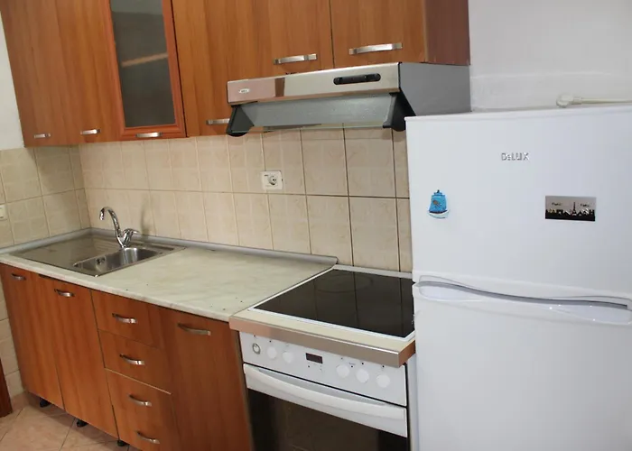 Haus Family * Τίρανα